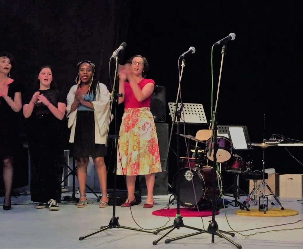 L & Music Cours De Chant / Piano / Flûte...Chorale Et Stages De Chant 2